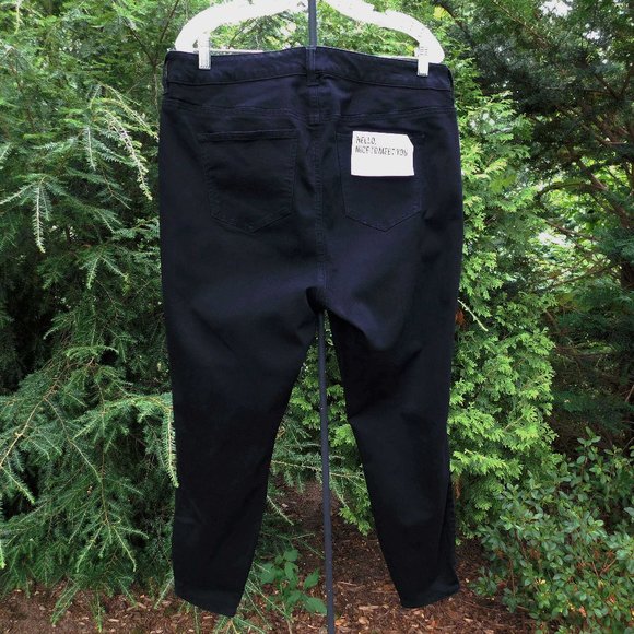 Celebrity Pink Plus Hi-rise Ankle Skinny Jeans NWT - Picture 2 of 5